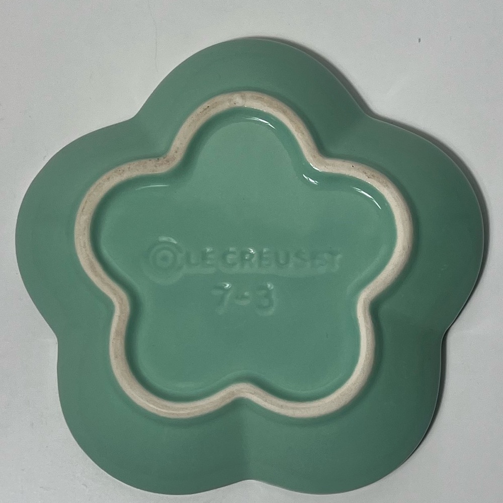 Le Creuset Stoneware Flower Petal Scalloped Trinket Dish Plate Tray - Picture 10 of 11